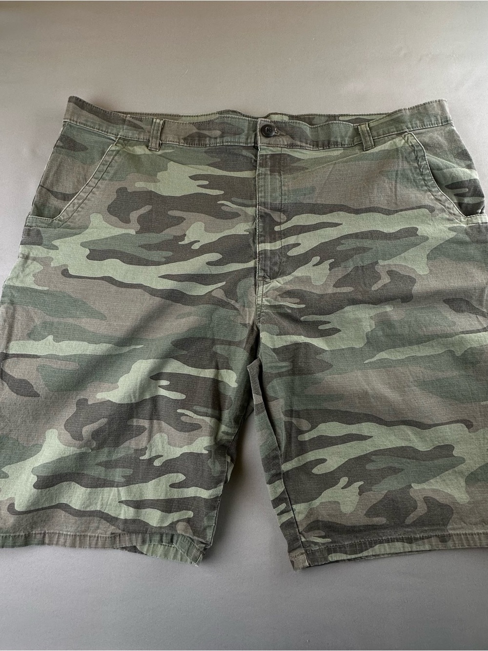 Dickies Men’s Camo Cargo Shorts in Green and Olive